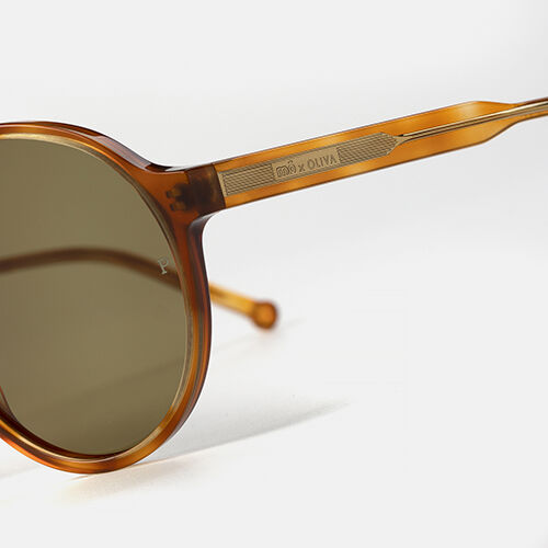 X OLIVA HUTTON SUN