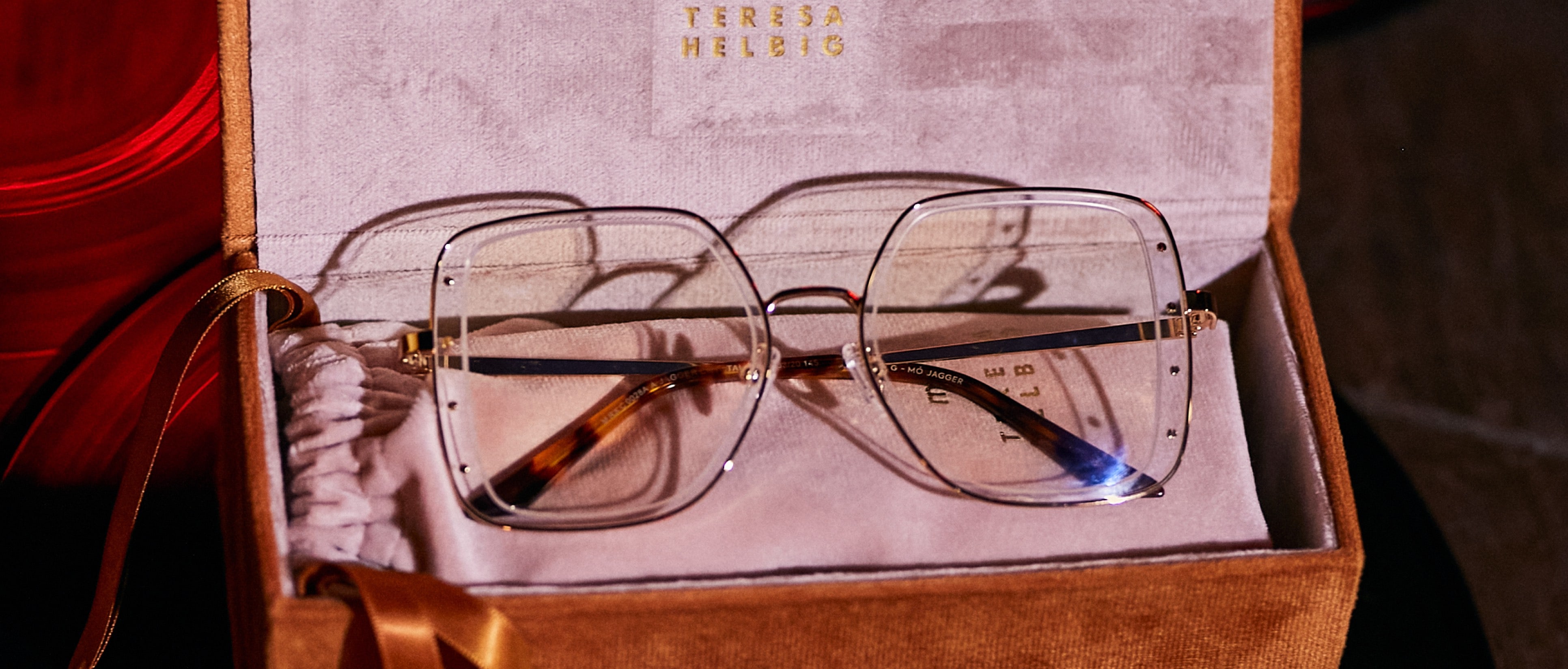 Un hotel càpsula que ofereix un nou concepte de turisme experiencial Campanya ECOTATE Multiopticas