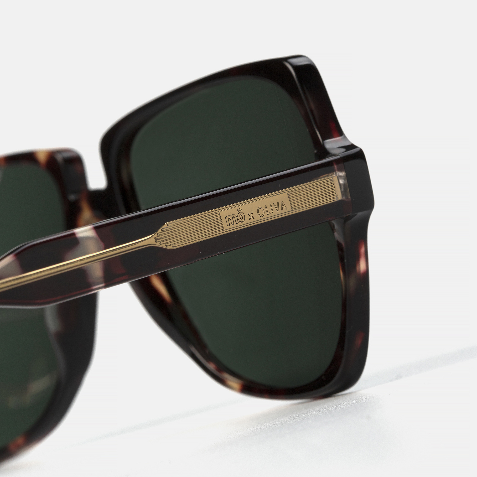 X OLIVA TAYLOR SUN, carey, hi-res