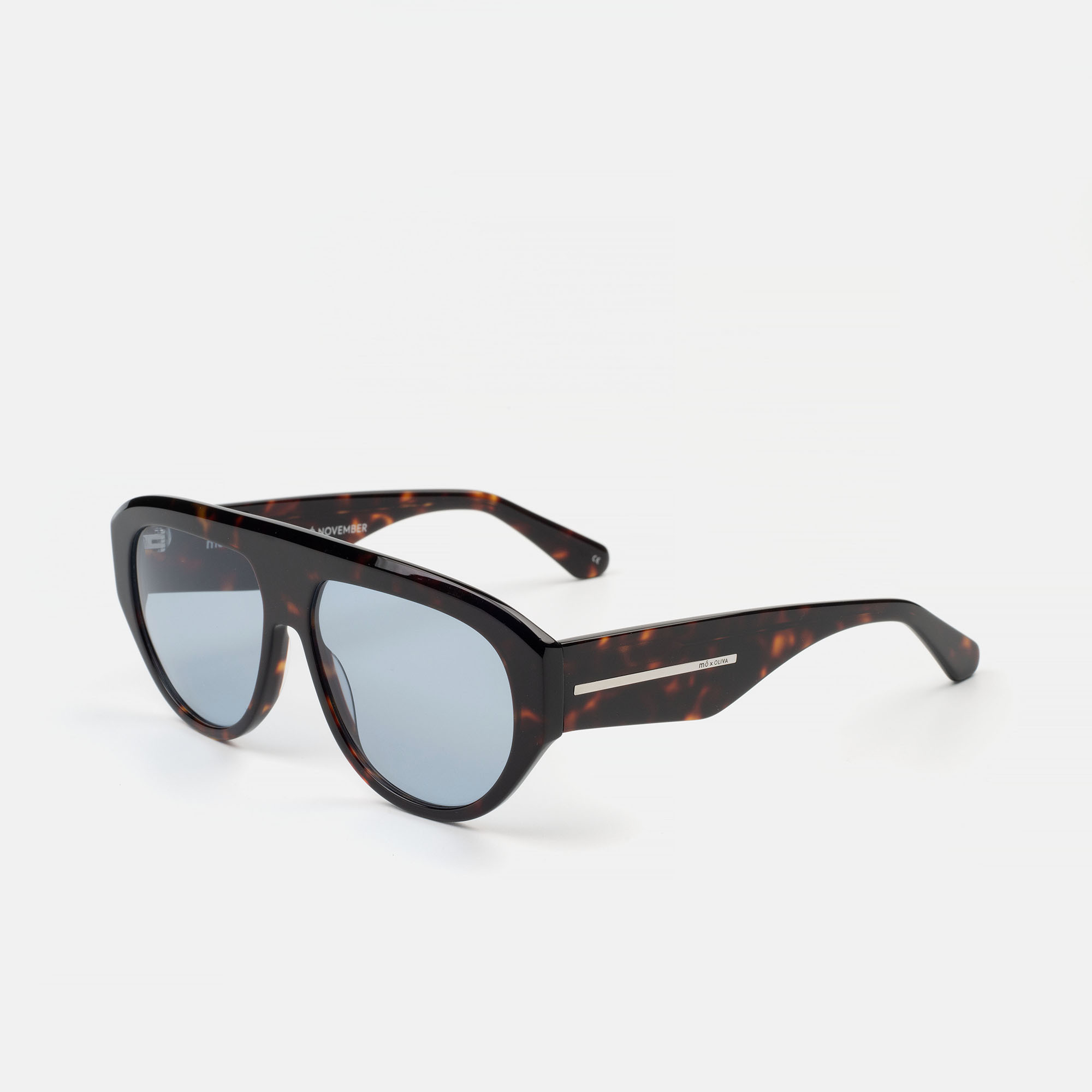 mó X OLIVA NOVEMBER SUN, dark carey, hi-res